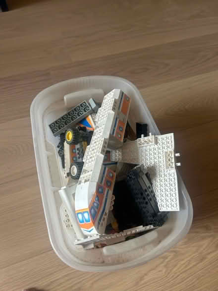 Photo of free Box of assorted lego (SE21 (West Dulwich)) #1