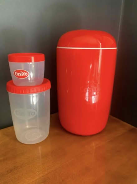 Photo of free easiyo yoghurt maker (Camden tube station NW1) #1
