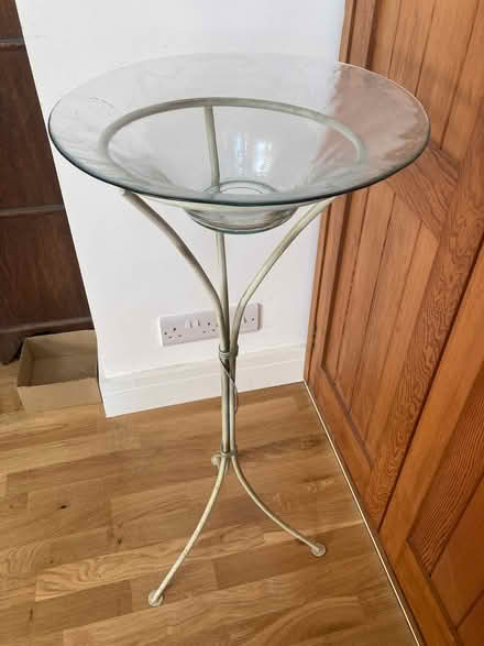 Photo of free Glass potpourri bowl on a stand (Bloomfield BA2) #1