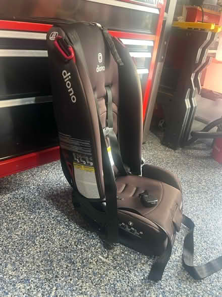 Photo of free Car seat in excellent condition (Herndon) #3