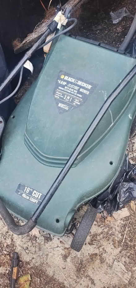 Photo of free 2 electric lawn mowers plug in (South Dakota & Franklin NE) #1