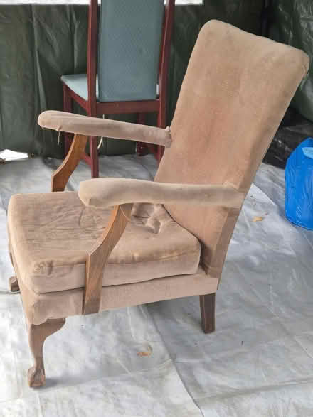 Photo of free Old arm chair (Wokingham south RG40) #1