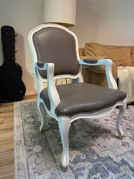 Photo of free One sitting chair (Arroyo del Oso golf area) #1