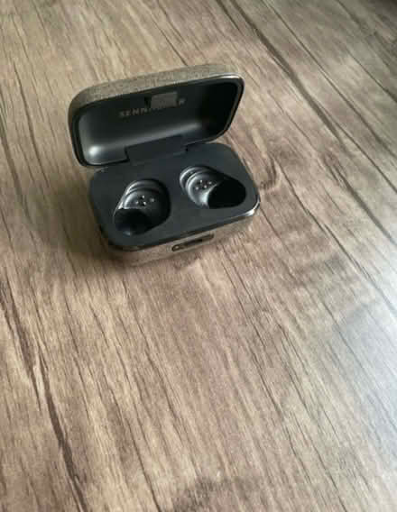 Photo of free Sennheiser Momentum TW Case (N1 4DJ) #1