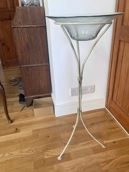 Photo of free Glass potpourri bowl on a stand (Bloomfield BA2) #3