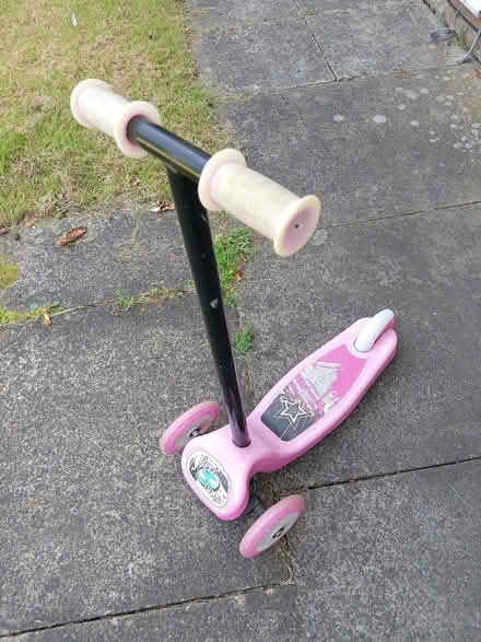 Photo of free Scooter 3 wheeler for a small kid (SK4) #3