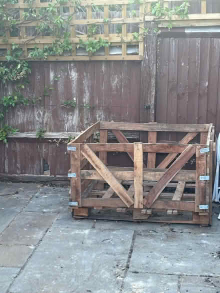 Photo of free Large wooden crate (Twickenham TW2) #1