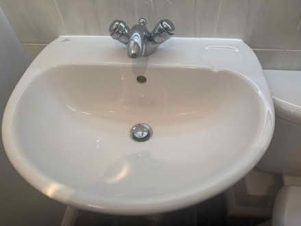 Photo of free Bathroom suite (Denby DE5) #3