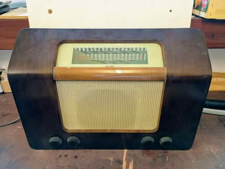Photo of free 1940s/1950s Murphy model A168 valve radio (Nailsea BS21) #1