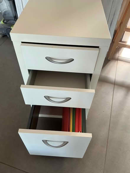 Photo of free Small drawers with filing drawer (Clunton SY7) #2