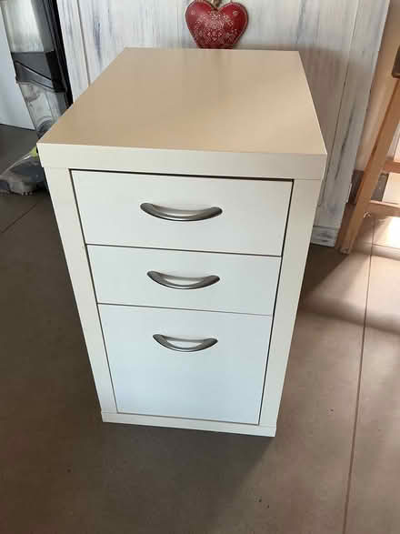 Photo of free Small drawers with filing drawer (Clunton SY7) #1