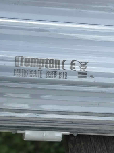 Photo of free 5’ fluorescent light fitting (Ruislip HA4) #2