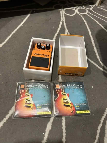 Photo of free distortion pedal/strings (Dufferin Grove) #1