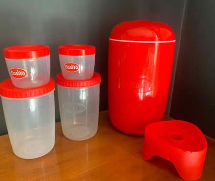 Photo of free easiyo yoghurt maker (Camden tube station NW1) #2
