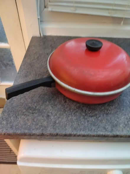 Photo of free Vintage used 11 inch diameter Club frying pan /cooker (Portsmouth PO2) #1