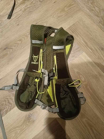 Photo of free 5L green running vest/rucksack (Hove BN3) #2