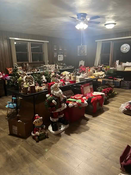 Photo of free Holiday Decor (Meadowwood) #1