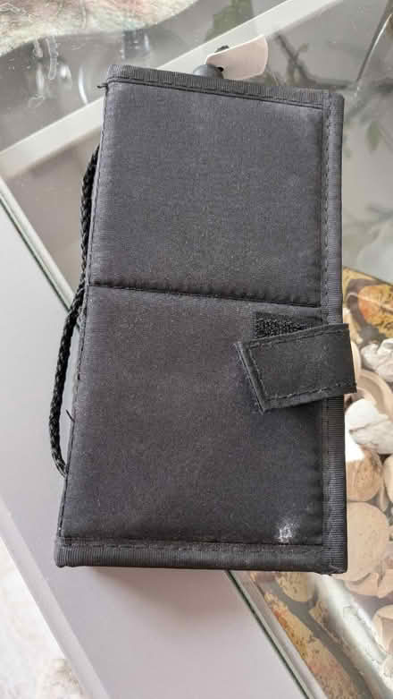Photo of free Real.Techniques Make up brush bag (RG24 Old Basing) #1