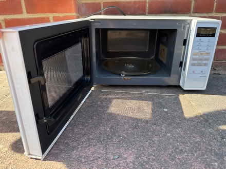 Photo of free microwave oven (Eastbourne BN20) #2