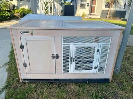 Photo of free Curb alert - rabbit hutch (Hawthorne) #1