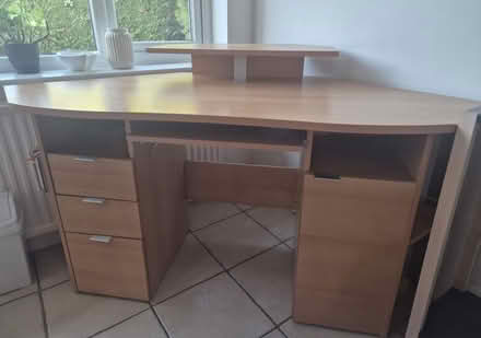 Photo of free Corner desk (Elstree WD6) #2