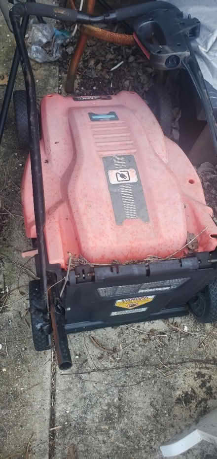 Photo of free 2 electric lawn mowers plug in (South Dakota & Franklin NE) #2