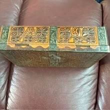 Photo of free Antique Cadbury Bournville Chocolate Tin 3 British Queens (Landermere CO16) #4
