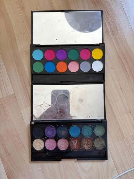 Photo of free Sleek eyeshadow palattes (SW10) #2