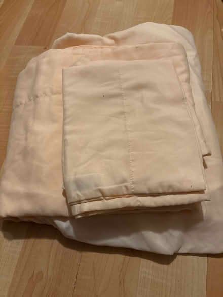 Photo of free Queen yellow sheet set (L5L 5P5) #1