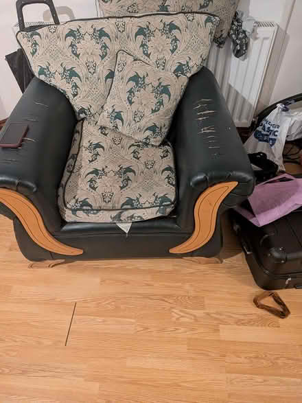 Photo of free Sofas and a cooker (Windsor quay CF11) #4