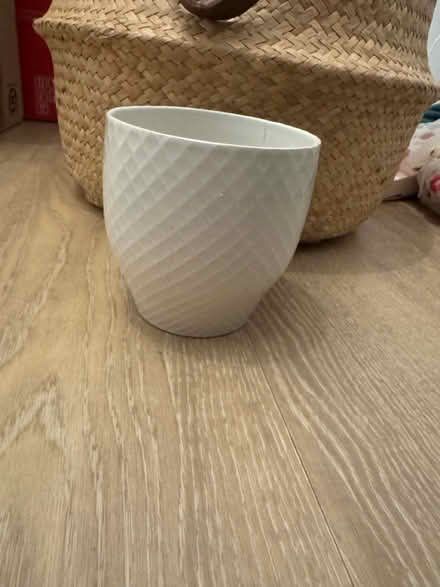 Photo of free White vase (W2) #1