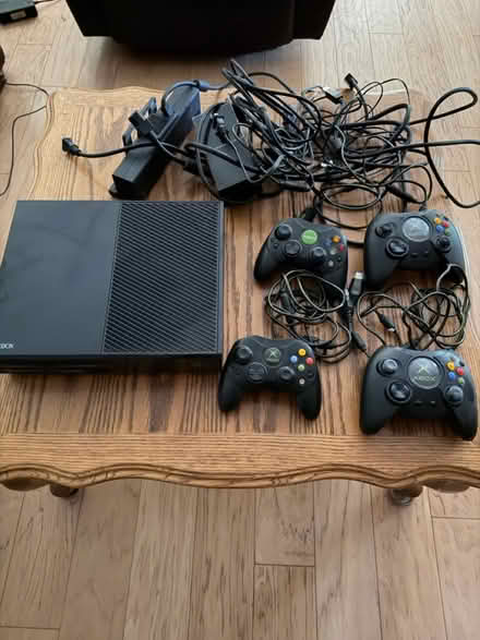 Photo of free XBox 1, controllers and games (Cambrian Park) #2