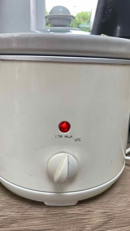 Photo of free Slow cooker crock-pot (M16 9 WT) #3