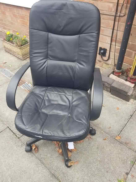 Photo of free Computer/desk chair (Timperley WA15) #1