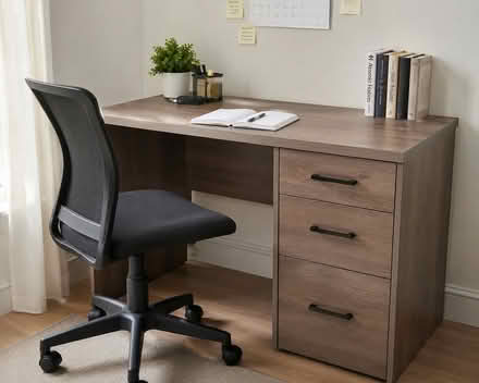 Photo of Study desk and chair (LU2, Luton) #1