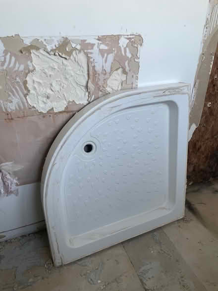 Photo of free 90cm corner shower base (Loughton IG10) #1