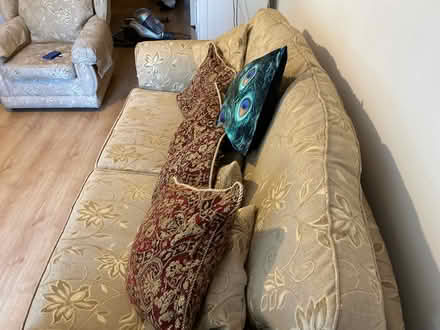 Photo of free Two seater sofa in good condition (SG5 1QW) #4