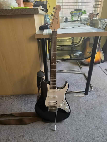 Photo of free Yamaha electric guitar (Weymouth DT4) #1