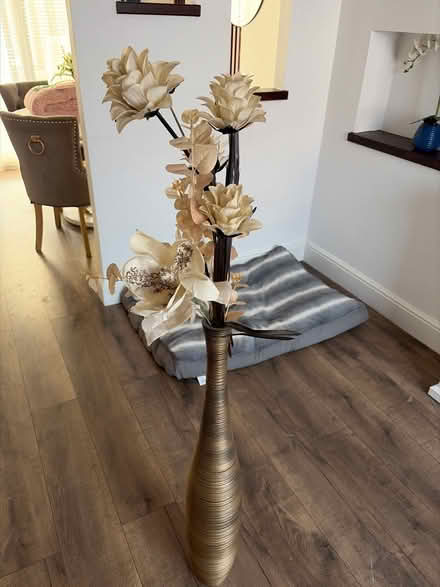 Photo of free Vase & flowers (Droiwich WR9) #1