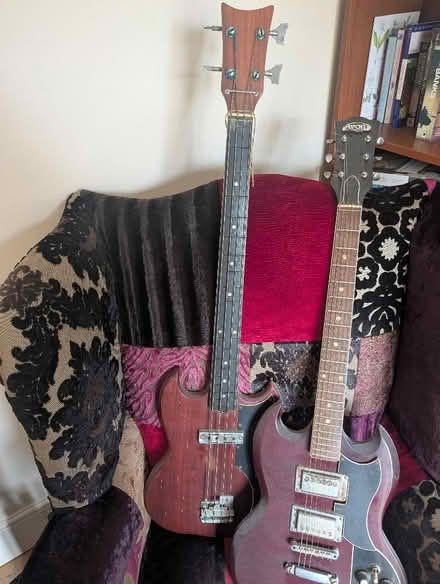 Photo of free K bass guitar - no frets (Hertford SG13) #1