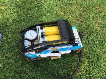 Photo of free car foot pump (Santon IM4) #1