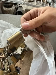 Photo of free locks with keys (Sunnyvale, near Mary & Evelyn) #3