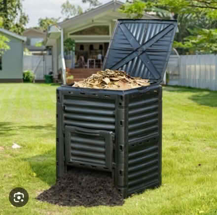 Photo of Backyard garden compost bin (St Claire Gardens) #2