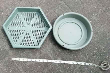 Photo of free 2 in 1 hanging Bird Feeder & Bath (Brookvale RG21) #1