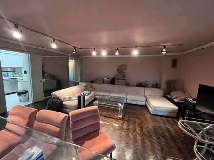 Photo of free Seven-piece Classic coach (280 Simcoe St., Toronto) #3