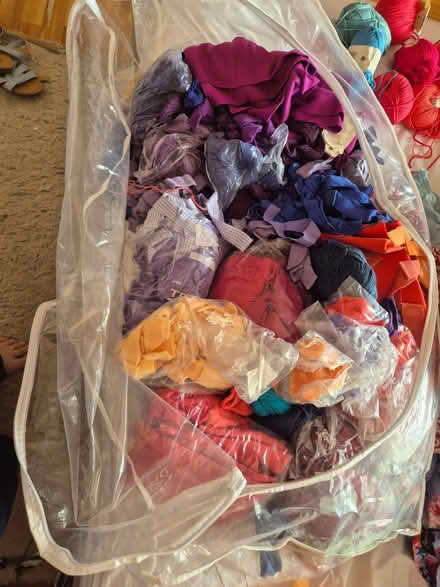Photo of free Rag rug project with fabrics (Strawberry Hill TW2) #2