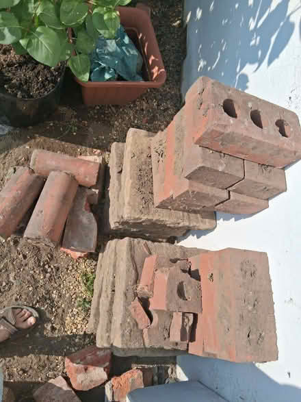 Photo of free Paving slabs and bricks (Battle RG30) #1