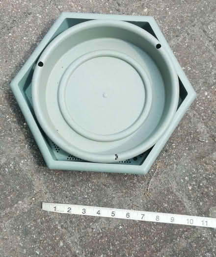 Photo of free 2 in 1 hanging Bird Feeder & Bath (Brookvale RG21) #2