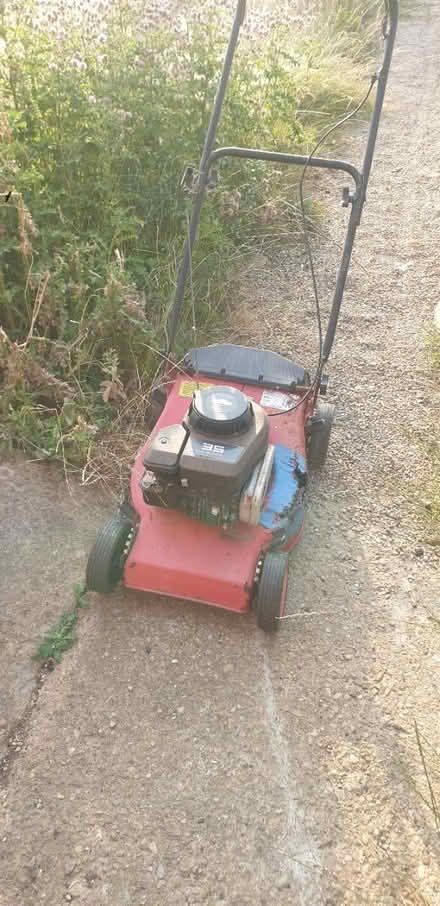 Photo of free Lawnmower (Upper arncott OX25) #1
