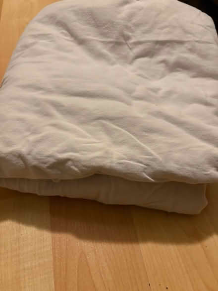 Photo of free Queen flannel fitted sheet (L5L 5P5) #1